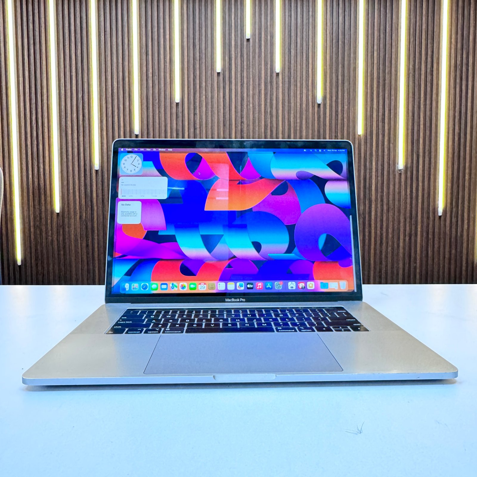 Apple MacBook Pro A1990 | 15-inch Display | Intel Core i7 | 16GB RAM | 256GB SSD (Refurbished)