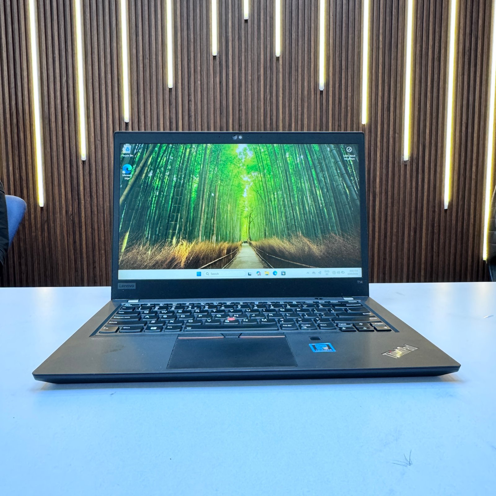 Lenovo ThinkPad T14 (Touch) | 14-inch Display | Intel Core i5 (10th Gen) | 16GB RAM | 256GB SSD (Refurbished)
